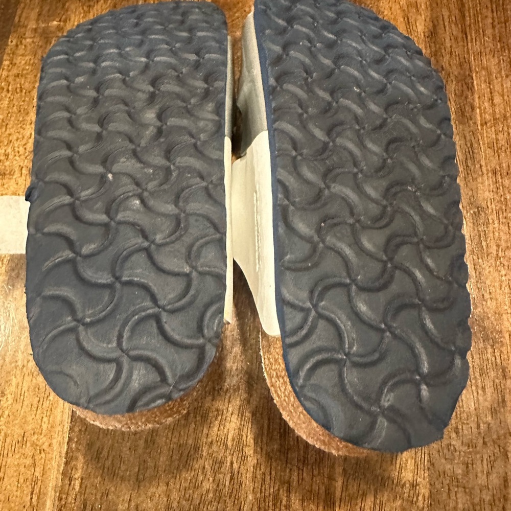Birkenstock Women’s Metallic Silver Sandals - Picture 9 of 11